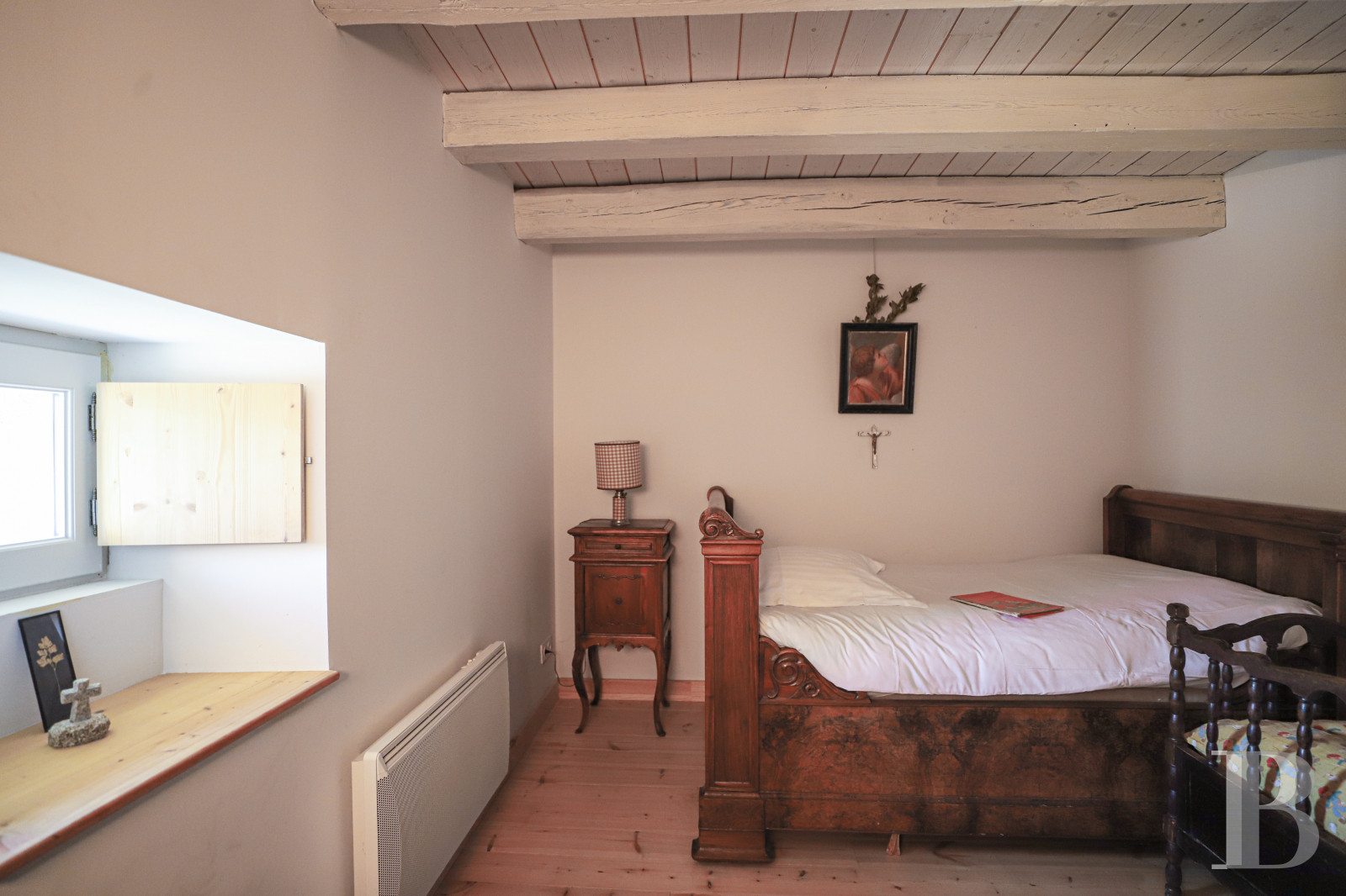 An old farm and dovecote in Lozère, at the entrance to the Aubrac plateau - photo  n°28